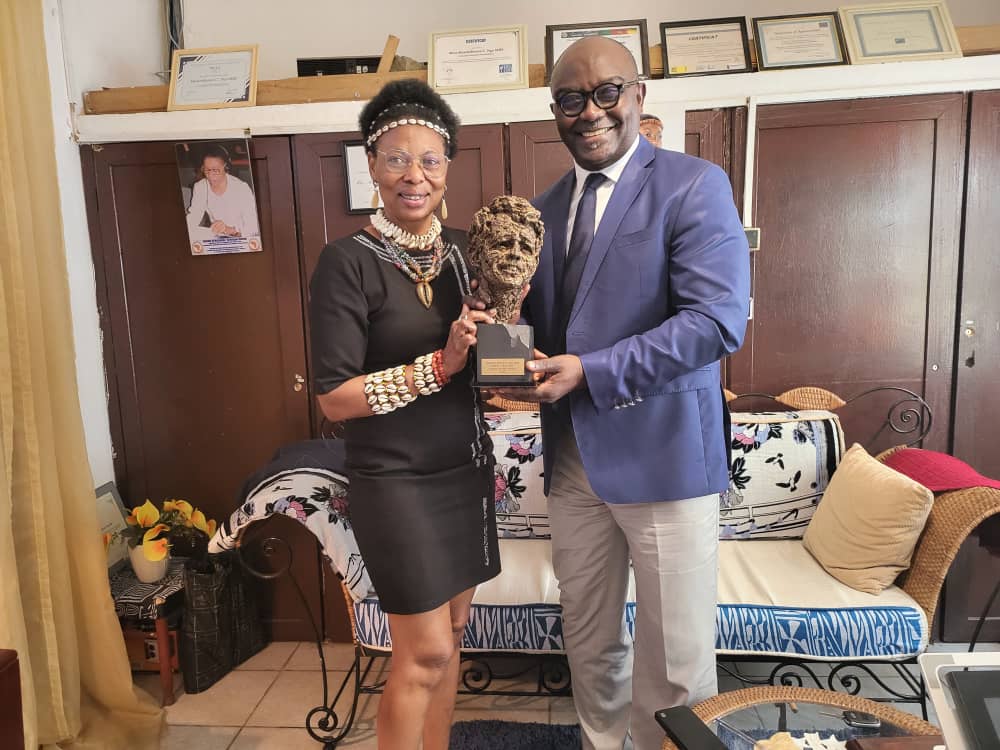 Jean Genestar Priso lors d une rencontre culturelle